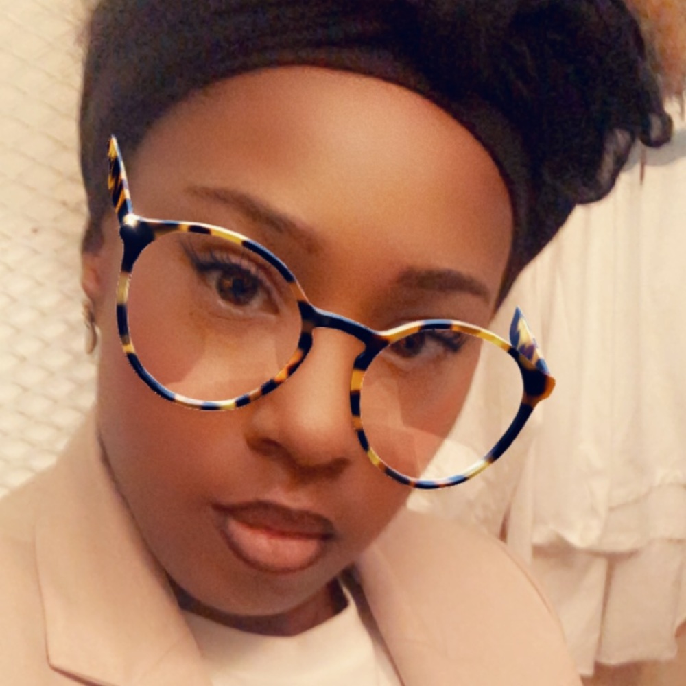 Meet your Posher, Nakia